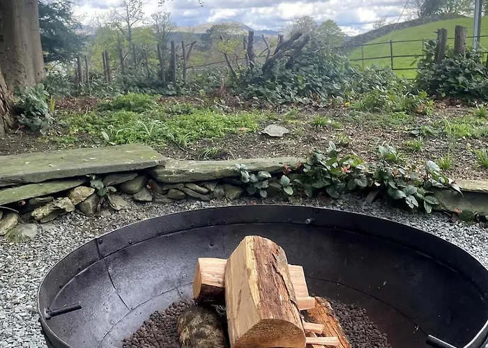 Hot-tub Hideaway * Near Sawrey