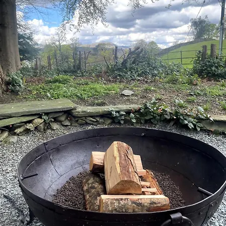 Hot-tub Hideaway * Near Sawrey