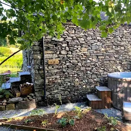 Daire Hot-tub Hideaway *